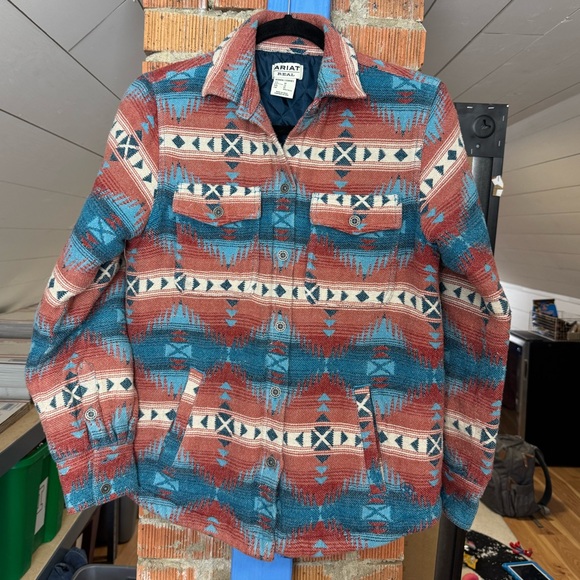 ARIAT WOMEN'S R.E.A.L. SOUTHWESTERN PRINT JACQUARD SHACKET - Picture 3 of 7